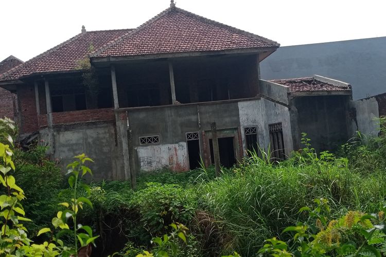 Kondisi rumah milik Heru Prijanto di Kota Malang, Jawa Timur belum sepenuhnya terbangun yang tepatnya bersebelahan dengan wilayah Blok 9 Perumahan Bukit Cemara Tujuh (BCT), Kecamatan Lowokwaru. 