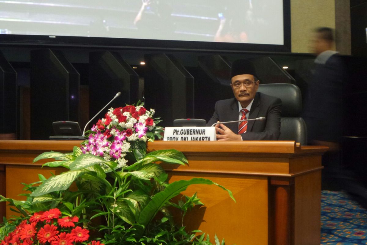 Plt Gubernur DKI Jakarta Djarot Saiful Hidayat saat diusulkan menjadi gubernur definitif dalam sidang paripurna di Gedung DPRD DKI Jakarta, Rabu (31/5/2017). 