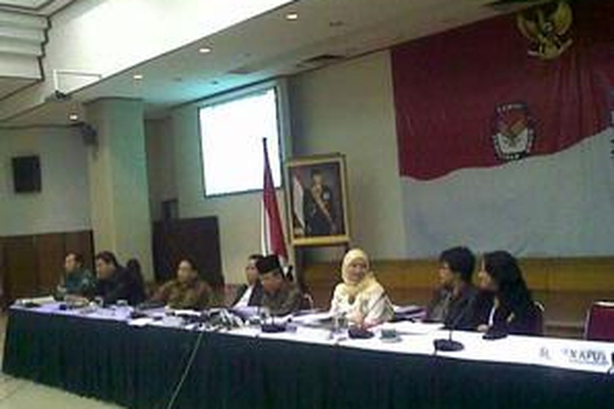 Komisi Pemilihan Umum (KPU) mengumumkan nama-nama calon legislatif yang duduk di Dewan Perwakilan Rakyat, di Kantor KPU, Jakarta, Rabu (2/9).