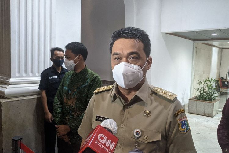 Wakil Gubernur DKI Jakarta Ahmad Riza Patria saat ditemui di Balaikota DKI Jakarta Jalan Medan Merdeka Selatan, Gambir, Jakarta Pusat, Senin (11/1/2021)