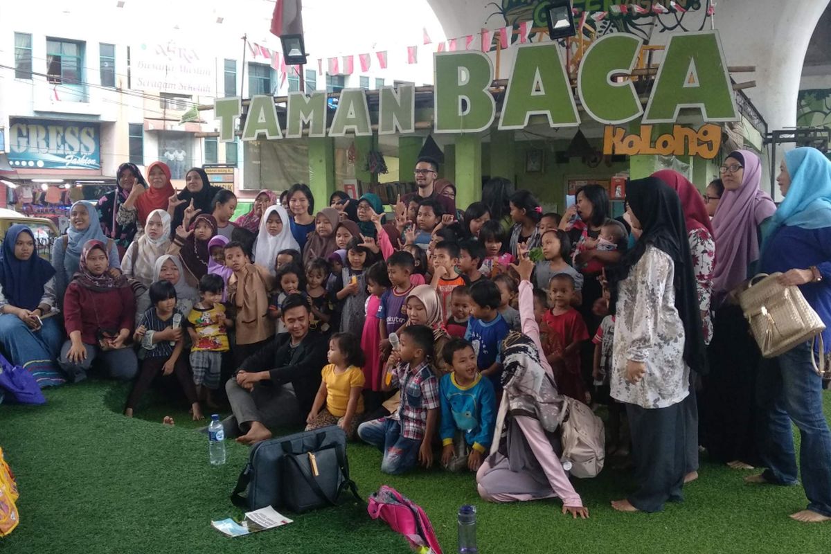 Peserta Taman Baca Masyarakat (TBM) Kolong Flyover Ciputat bersama Gramedia Reading Community Competition 2018, Sabtu (1/9/20