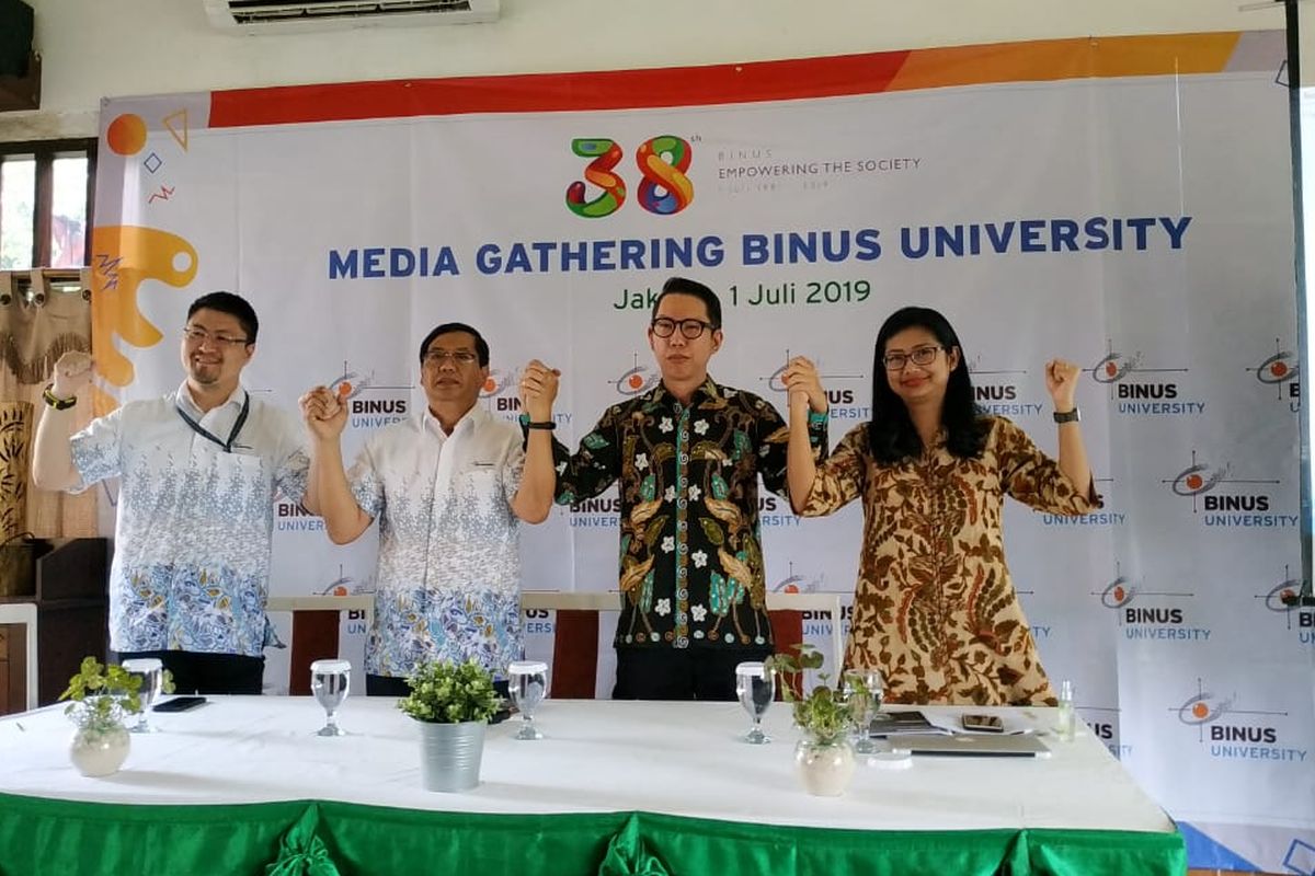 Pencapaian Binus masuk dalam peringkat QS University Rankings menjadi salah satu topik disampaikan dalam pertemuan bersama media (1/7/2019) dan bertepatan dengan ulang tahun Binus University ke-38 yang mengangkat tema Empowering the Society.