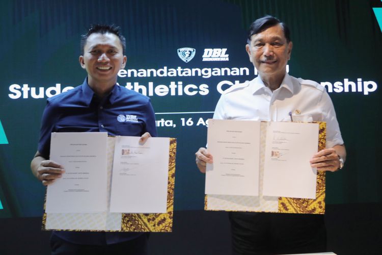 Persatuan Atletik Seluruh Indonesia (PASI) dan Development Basketball League (DBL) Indonesia menggelar Kejuaraan Atletik Pelajar Indonesia (SACI) 2022.

Ketua Umum Pengurus Besar (PB) PASI Luhut Binsar Panjaitan (kanan) dan Pendiri DBL Indonesia Azrul Ananda (kiri) pada penandatanganan Nota Kesepahaman (MoU) SACI, Senin (15/8/2022) di Jakarta. 