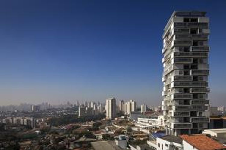 Weinfeld telah mendesain banyak bangunan yang memenangkan penghargaan, salah satunya 360 Building di Brazil.