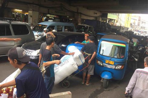 Cerita Porter Tanah Abang Angkut Barang Puluhan Kg demi Hidupi Keluarga...