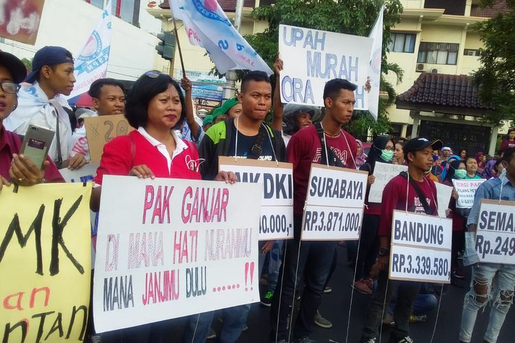 Aksi unjuk rasa serikat buruh di depan kantor Gubernur Jawa Tengah, Rabu (20/11/2019)
