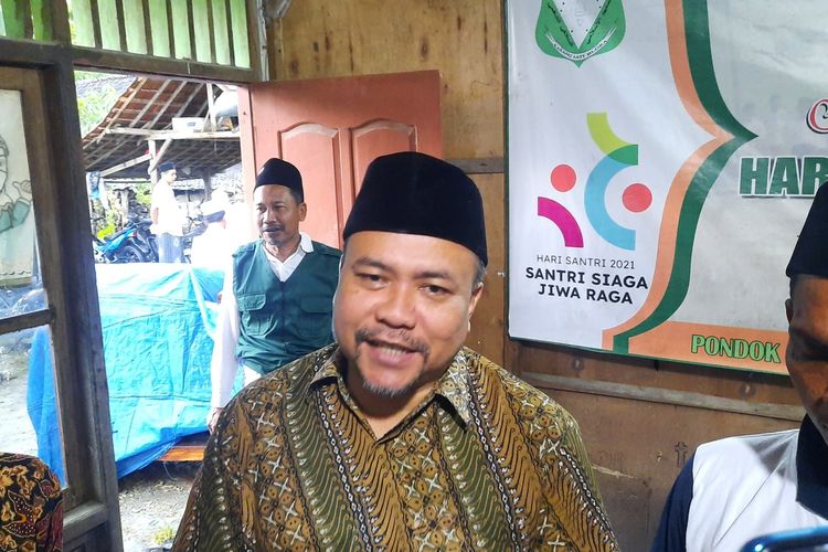Anggota DPRD Kabupaten Blora, Abdullah Aminuddin saat membentuk barisan relawan Muhaimin Iskandar di Desa Jati, Kecamatan Jati, Kabupaten Blora, Jawa Tengah, Minggu (6/11/2022)