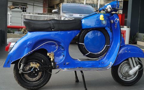 Indonesian Motor Buffs Turn Vintage Vespa into Electric Vehicle 