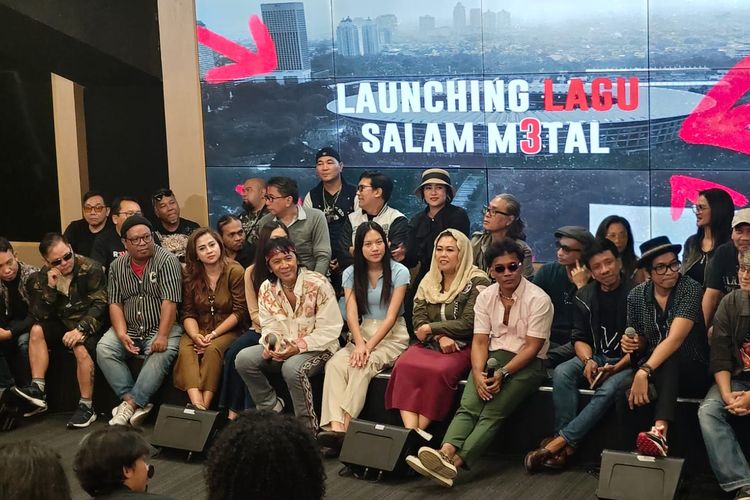 Konferensi pers peluncuran lagu Salam M3tal oleh grup band Slank di Gelora Bung Karno, Jakarta, Senin (29/1/2024).