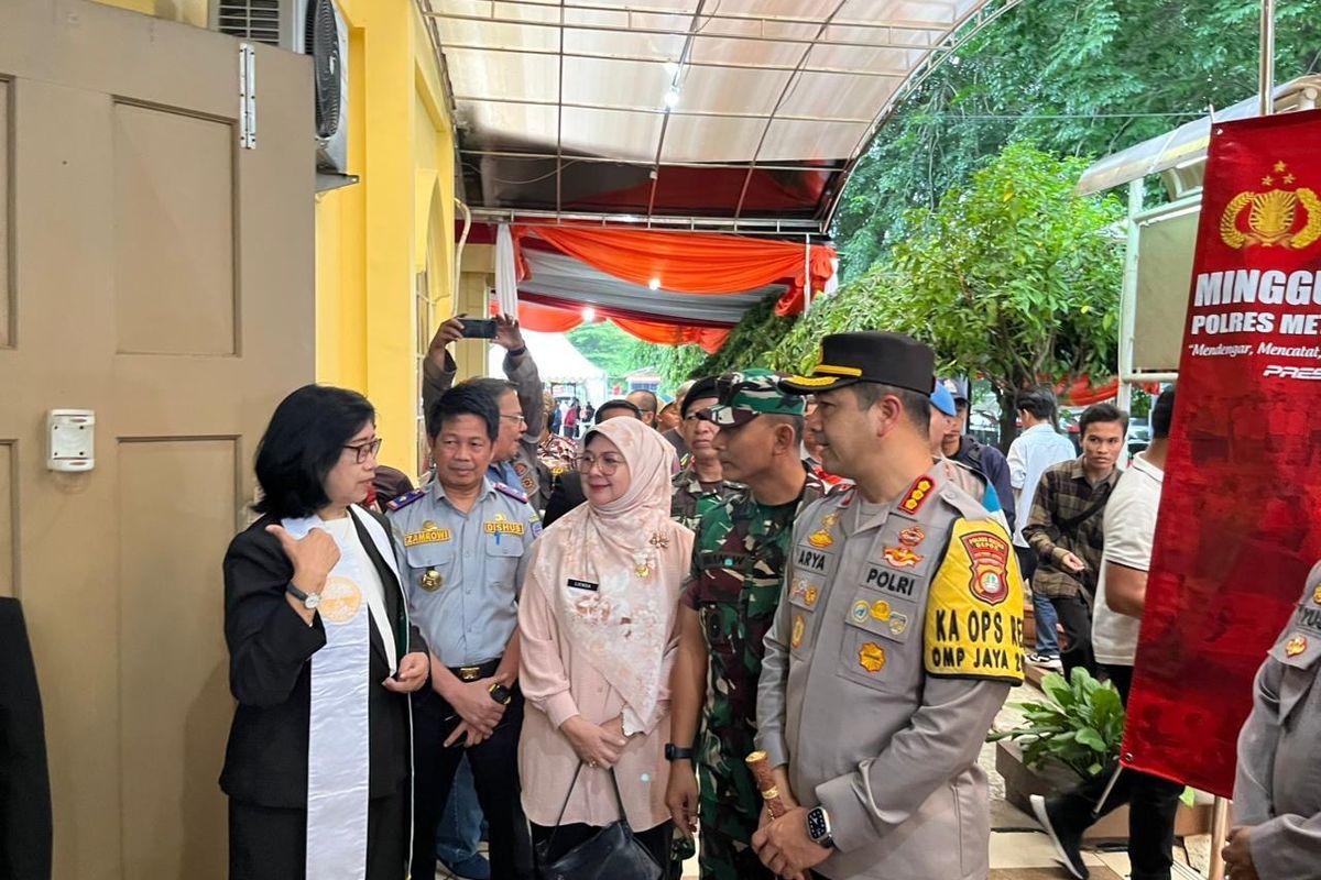 Pastikan Perayaan Natal Berjalan Aman, Polisi Cek Pengamanan di Gereja Depok