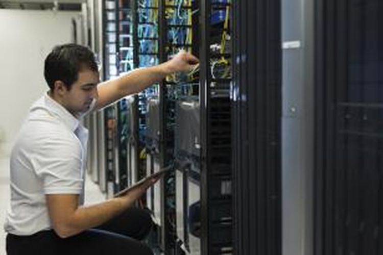 Usaha berbasis internet juga harus mempertimbangkan ketepatan memilih teknologi perangkat server.