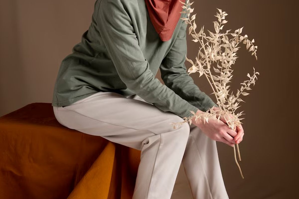 inspirasi outfit idul adha nuansa earth tone