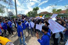 Tuntut Penutupan Tambang Ilegal, Massa PMII Blokade Kantor Bupati Pamekasan
