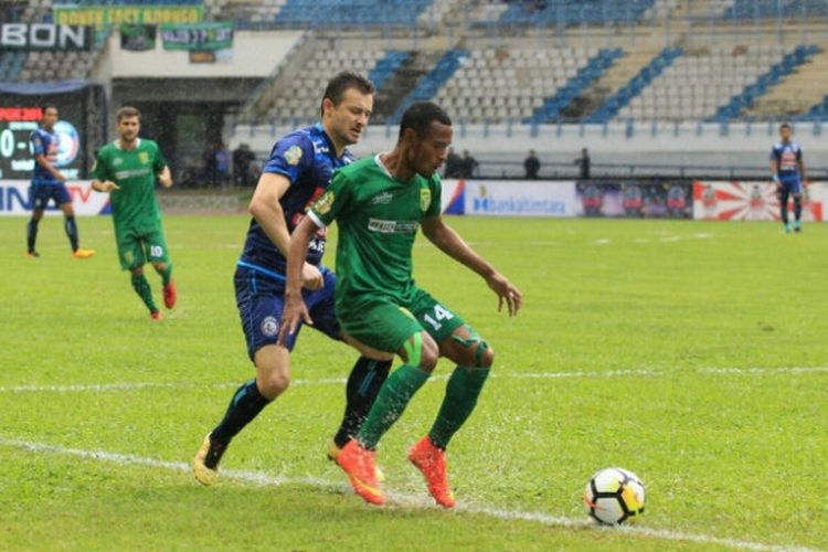 Pertandingan semifinal Piala Gubernur Kaltim 2018 antara Arema FC dan Persebaya Surabaya pada Jumat (2/3/2018). 