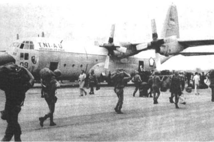 Persiapan TNI AU di Lanud Iswahjudi pada Desember 1975 sebelum menjalankan Operasi Seroja.