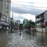 Banjir di Benhil Mulai Surut, tetapi Belum Bisa Dilalui Kendaraan
