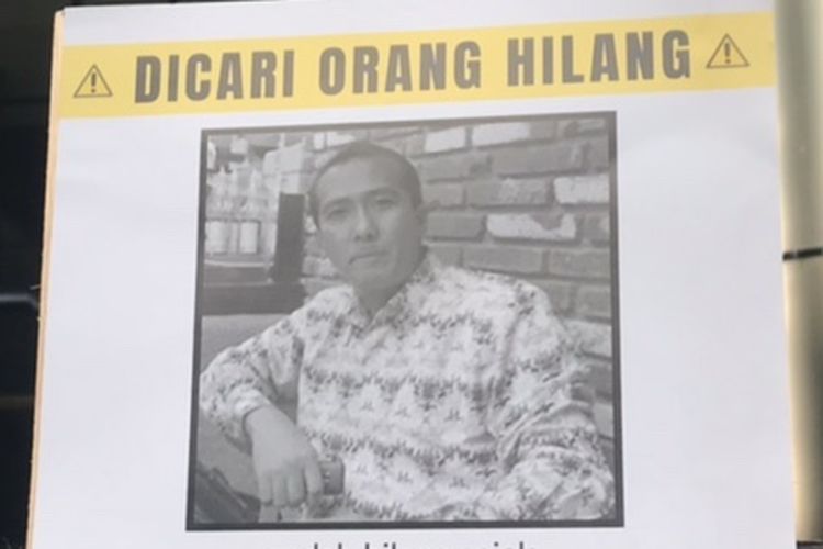 Indonesia Corruption Watch (ICW) menggelar aksi teatrikal memperingati 900 hari hilangnya Harun Masiku di depan Gedung Komisi Pemberantasan Korupsi (KPK), Jakarta, Selasa (28/6/2022).