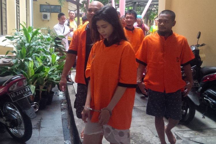 Corinna Pameladea Amanda alias Keyla (23), pelaku penyalahgunaan narkoba diamankan di Mapolresta Surakarta, Solo, Jawa Tengah, Jumat (7/12/2018).