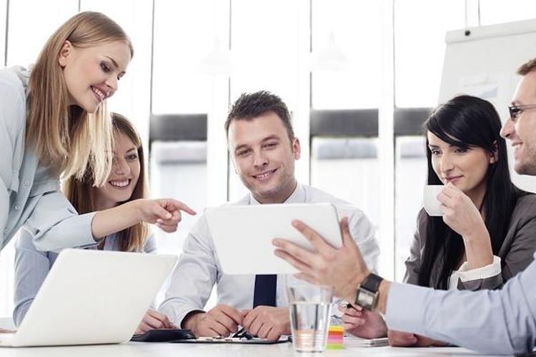 Interaksi karyawan di kantor