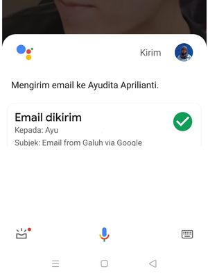 Ilustrasi mengirim email melalui bantuan Google Assistant.