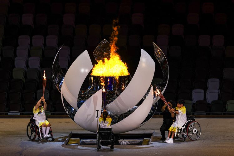 Penyalaan api Paralimpiade Tokyo 2020 pada 25 Agustus 2021. 