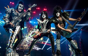 Grup band KISS tampil di Allphones Arena