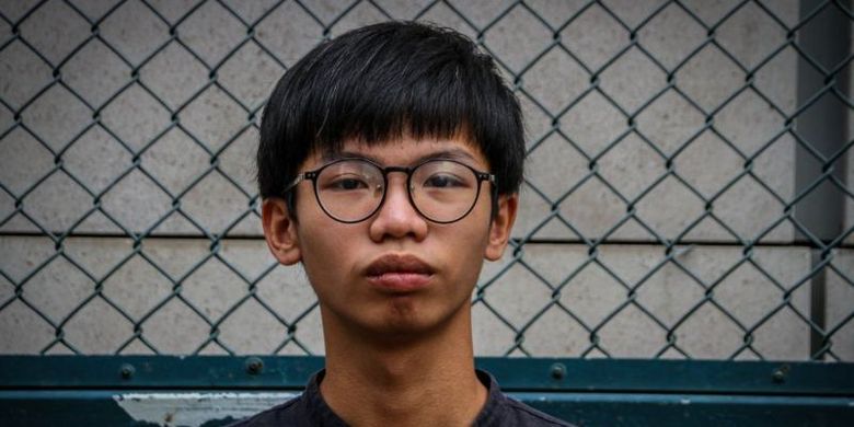 Aktivis Tony Chung ditangkap di bawah UU Keamanan Nasional Hong Kong yang diterapkan Daratan Utama China karena hendak mencari suaka ke Amerika Serikat.