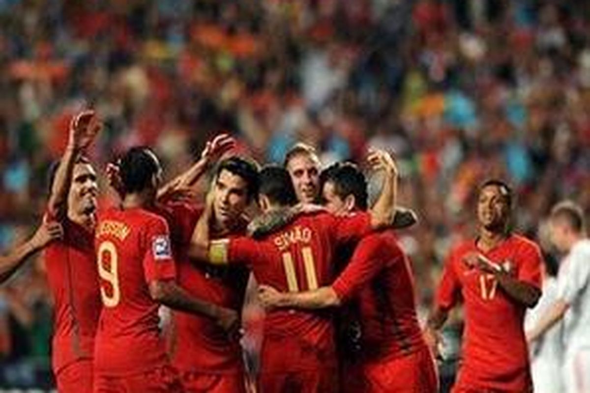Tim nasional Portugal, posisi mereka naik dua peringkat dan menggeser Italia.