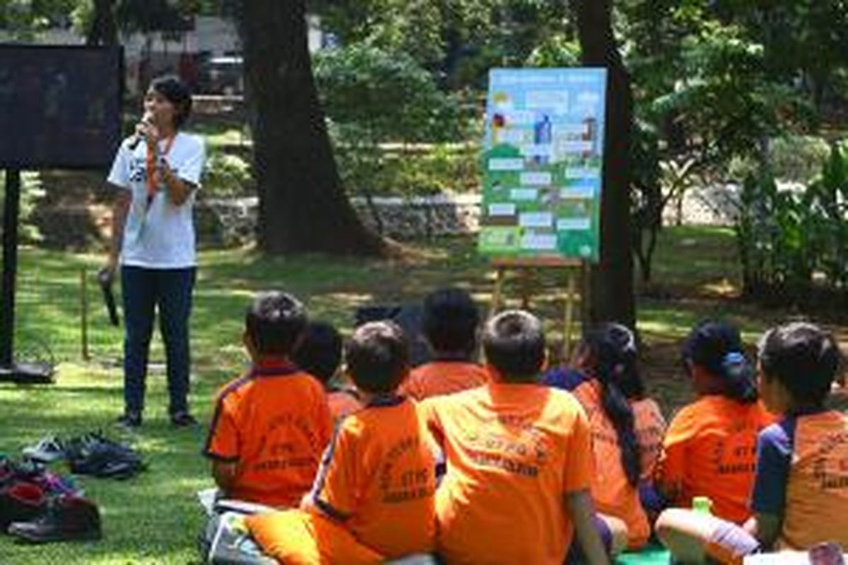 Parktivity ketiga Panasonic di Taman Kebun Bibit, Tebet Barat Raya. Kagiatan ini mengajak anak-anak untuk melestarikan lingkungan hijau di wilayah ibu kota dalam bentuk permainan hingga menanam pohon di taman.