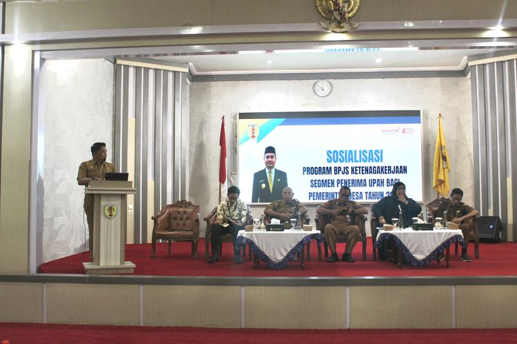 Suasana Sosialisasi Percepatan Realisasi dan Pelaporan Penggunaan Dana Desa Tahun 2024 yang membahas soal perkembangan desa di Pendopo HST, Kalsel, Selasa (8/10/2024). 