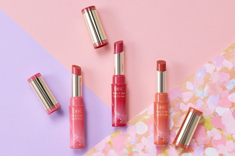 DHC Pure Color Lip Cream, pewarna bibir hybrid yang diklaim dapat memberikan kelembapan tambahan.