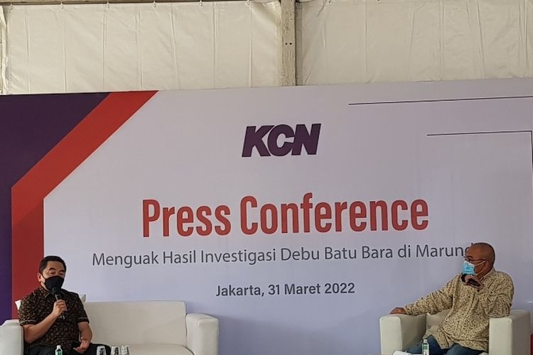 Direktur Utama PT KCN Widodo Setiadi saat memberikan keterangan pers terkait isu pencemaran batubara di kawasan Marunda, Cilincing, Jakarta Utara, Kamis (30/3/2022).