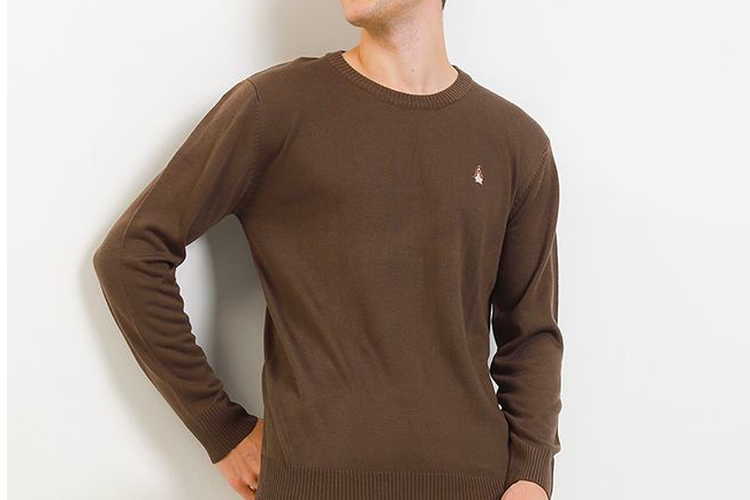 Sweater laki-laki dari merek Hush Puppies, rekomendasi sweater branded yang berkualitas. 