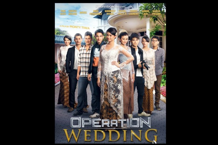 Poster film Operation Wedding (2013), dibintangi Yuki Kato dan Adipati Dolken. Tayang 15 Oktober di Netflix.