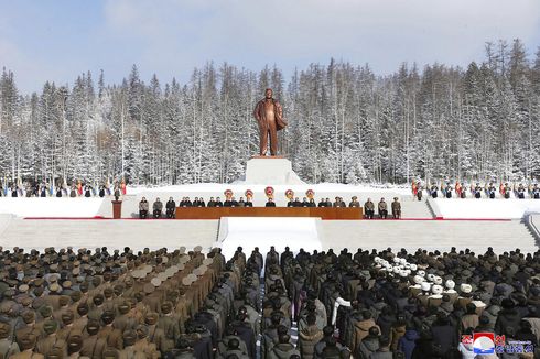 Korea Utara Peringati Mendiang Ayah Kim Jong Un dalam Suhu Membeku Tanpa Acara Militer