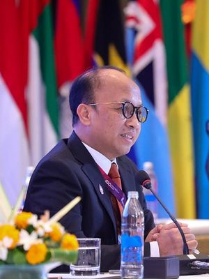 Sekretaris Jenderal Kementerian ketenagakerjaan (Kemnaker) sekaligus chair Employment Working Group (EWG) G2O Anwar Sanusi dalam pertemuan G20 Employment Working Group (EWG).