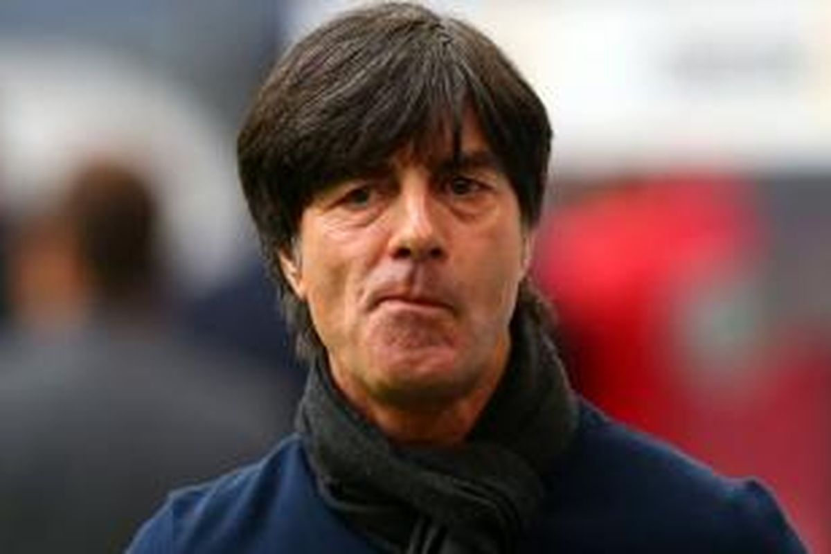 Pelatih tim nasional Jerman, Joachim Loew, sebelum timnya melakoni laga persahabatan melawan Polandia, di Imtech Arena, Hamburg, Jerman, 13 Mei 2014.