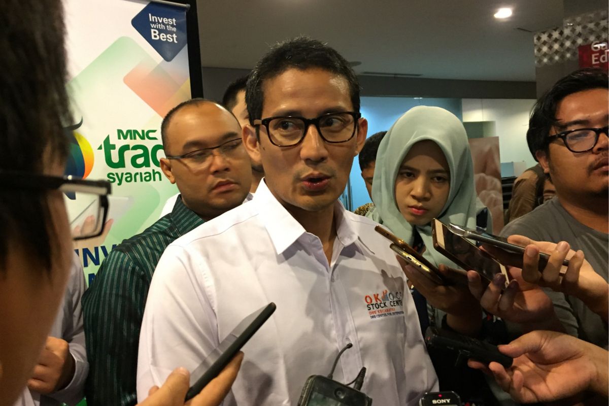 Wakil Gubernur terpilih DKI Jakarta Sandiaga Uno usai menghadiri acara di gedung Bursa Efek Indonesia, Jumat (11/8/2017).