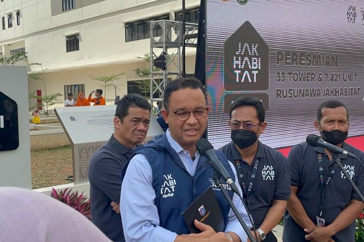 Gubernur DKI Jakarta Anies Baswedan saat konferensi pers setelah meresmikan pembangunan rumah susun sewa (rusunawa) di Penjaringan, Jakarta Utara, Rabu (18/8/2022).