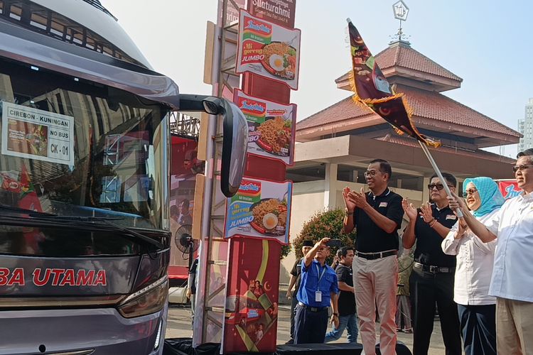 Ratusan Pedagang Warmindo di Bekasi Mudik Gratis Bareng