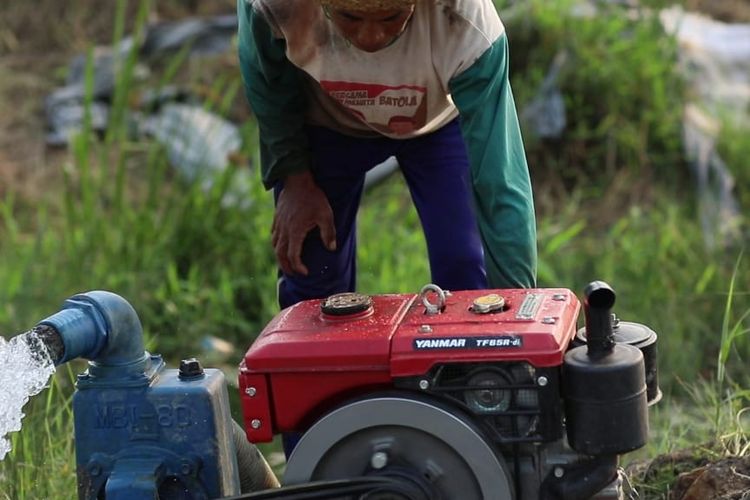 Pemerintah pusat melalui Kementerian Pertanian (Kementan) kembali memberikan bantuan alat mesin pertanian (alsintan) kepada Kabupaten Sarolangun, Jambi, Minggu (23/6/2019).