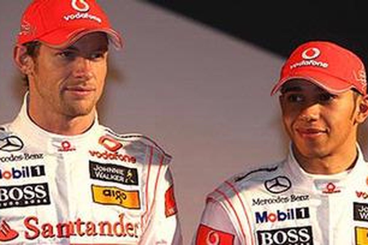 Duo McLaren, Lewis Hamilton (kanan) dan Jenson Button.