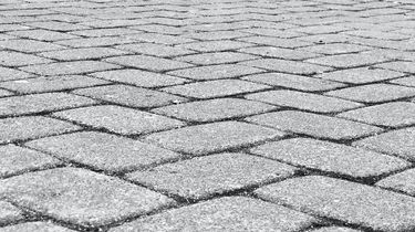 Cara Mengatasi Paving Block Bergelombang dan Ambles