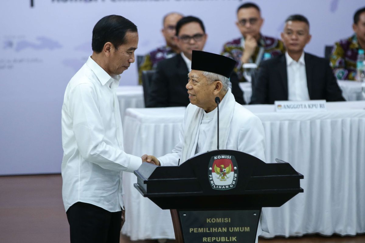 Pasangan calon presiden dan wakil presiden no urut 01, Joko Widodo dan Maruf Amin memberi sambutan saat Rapat Pleno Terbuka Pasangan Calon Presiden dan Wakil Presiden Terpilih Pemilu 2019 di Kantor Komisi Pemilihan Umum, Jakarta, Minggu (30/6/2019). KPU menetapkan pasangan Joko Widodo dan Maruf Amin sebagai presiden dan wakil presiden terpilih.