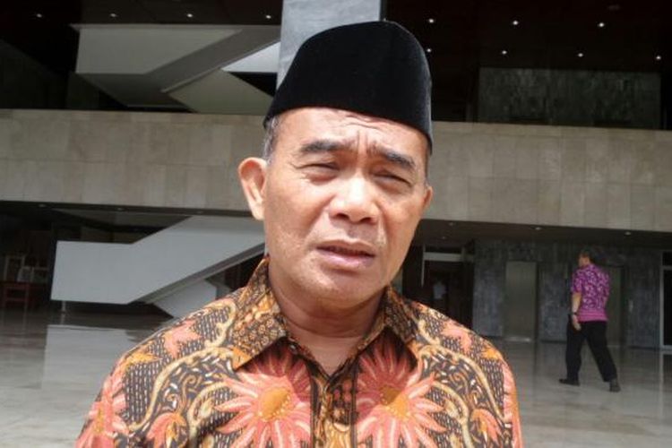 Menteri Pendidikan dan Kebudayaan Muhadjir Effendy di Kompleks Parlemen, Senayan, Jakarta, Rabu (14/12/2016)