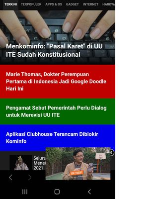 Contoh pemutaran video YouTube secara picture-in-picture melalui peramban Chrome di Android. Situs KompasTekno dibuka dengan browser lain