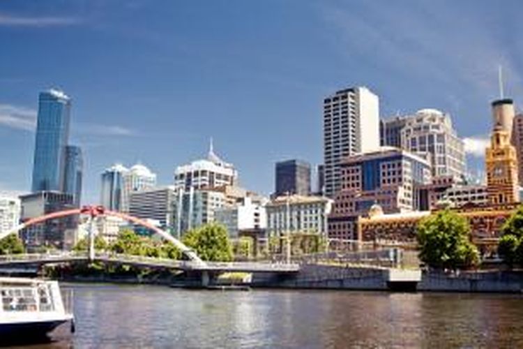 Melbourne selama tiga tahun berturut-turut meraih predikat sebagai kota paling layak huni di dunia (most livable city). Sementara, kepadatan penduduk bertolak-belakang dari ciri kota layak huni, setidaknya jika pemerintah abai dengan hal tersebut.