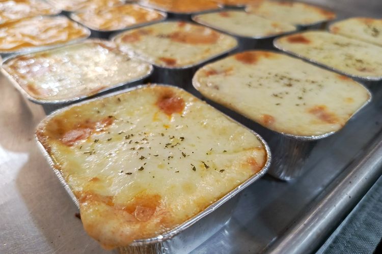 Lasagna, spaghetti brulee, dan dennys pastry menjadi tiga produk unggulan dari Delicio Pasta, brand rumahan yang dibangun Dias Istiana dari kecintaannya pada masakan Italia.