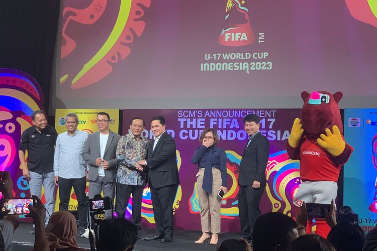 Trofi Piala Dunia U17 2023 akan diperlihatkan kepada masyarakat umum di Jakarta pada tanggal 15 Oktober, Bandung pada tanggal 22 Oktober, Surabaya pada tanggal 29 Oktober, dan Solo pada tanggal 5 November.