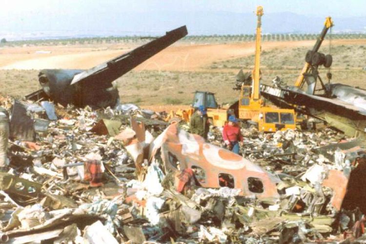 Puing-puing pesawat Avianca Boeing 747-200 yang jatuh di dekat Bandara Madrid, Spanyol, 27 November 1983.